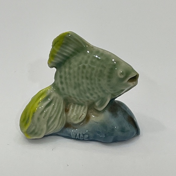 Wade England Red Rose Tea Miniature Figurine Fan Tail Angel Fish Terrarium Decor - Picture 1 of 7